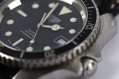Lot 73 - HEUER. A STAINLESS STEEL QUARTZ DIVERS...