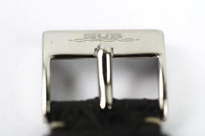 Lot 73 - HEUER. A STAINLESS STEEL QUARTZ DIVERS...