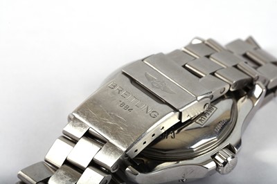 Lot 88 - BREITLING. A STAINLESS STEEL AUTOMATIC...