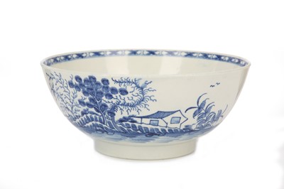 Lot 563 - A good Worcester porcelain blue and white bowl,...