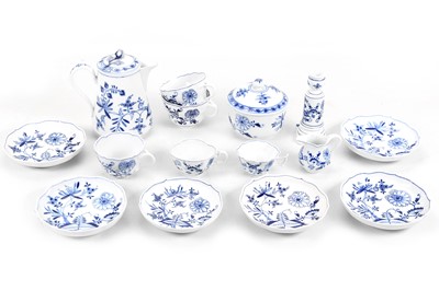 Lot 237 - A COLLECTION OF MEISSEN 'BLUE ONION' PATTERN...