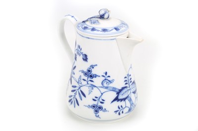 Lot 237 - A COLLECTION OF MEISSEN 'BLUE ONION' PATTERN...