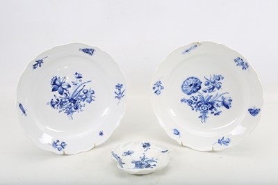 Lot 545 - A pair of Meissen porcelain meat platters and...