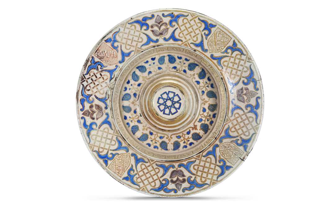 Lot 45 - AN HISPANO-MORESQUE COPPER-LUSTRE POTTERY...