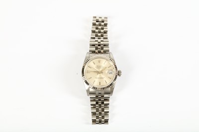 Lot 362 - Rolex. A mid sized stainless steel/gold...