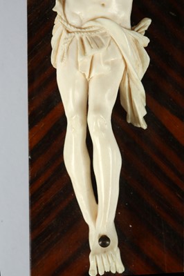 Lot 132 - A 19TH CENTURY FRENCH / ITALIAN CARVED IVORY...
