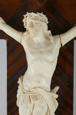 Lot 132 - A 19TH CENTURY FRENCH / ITALIAN CARVED IVORY...