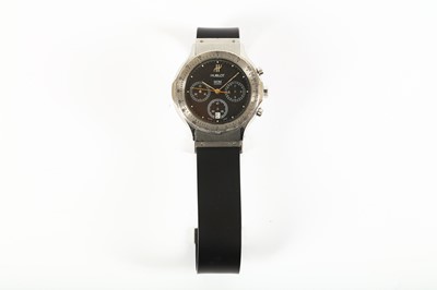 Lot 372 - Hublot. A stainless steel quartz calendar...