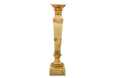 Lot 167 - A LATE 19TH / EARLY 20TH CENTURY ONYX AND GILT...
