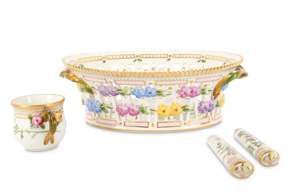 Lot 28 - A COLLECTION OF ROYAL COPENHAGEN 'FLORA DANICA'...