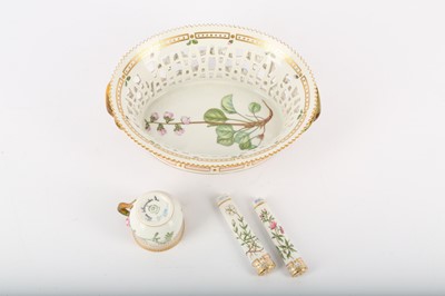 Lot 28 - A COLLECTION OF ROYAL COPENHAGEN 'FLORA DANICA'...
