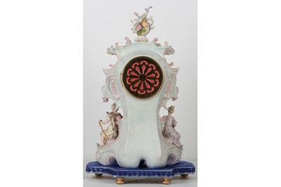 Lot 287 - AN EARLY CENTURY MEISSEN STYLE PORCELAIN...