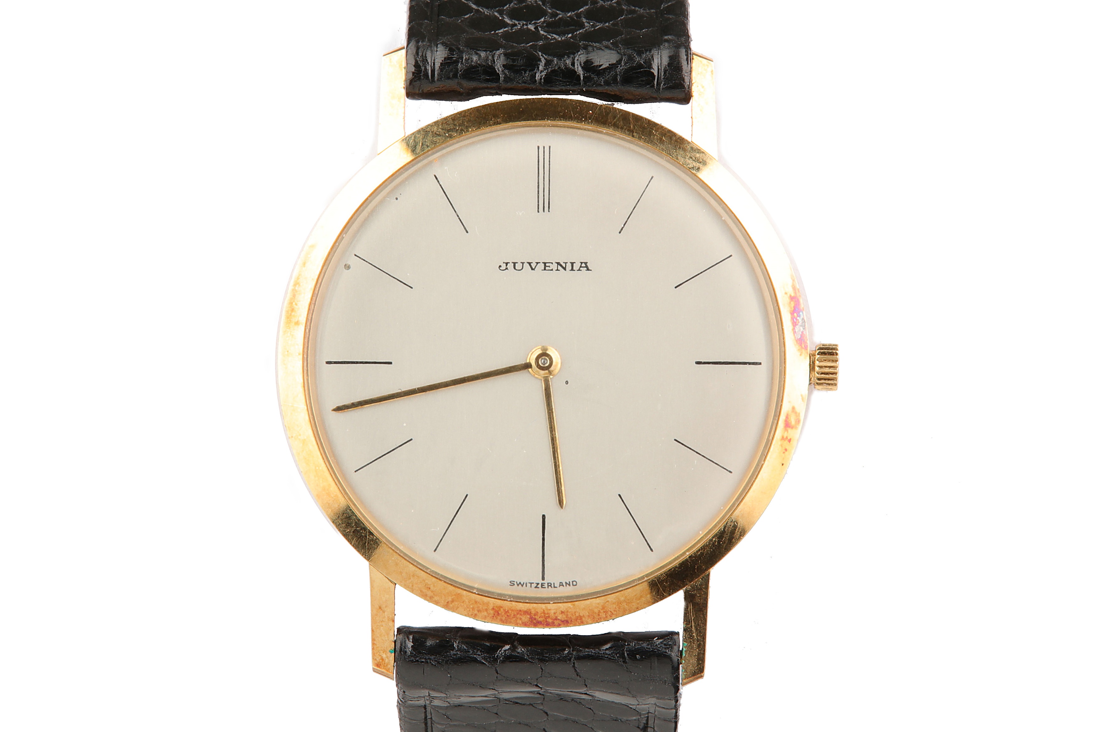 Lot 413 Juvenia. An 18K gold ultra thin manual wind