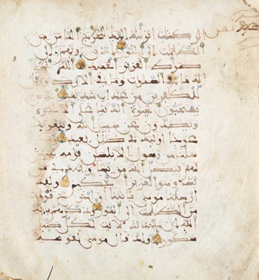 Lot 26 - A LOOSE FOLIO FROM A MAGHRIBI QUR'AN North...