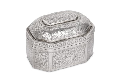 Lot 189 - AN INCISED SILVER PANDAN BOX WITH ANIMAL...