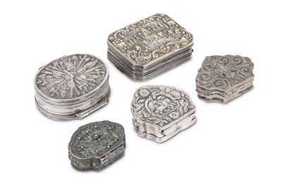 Lot 74 - A SELECTION OF FIVE TOILETRY AND SNUFF BOXES ...