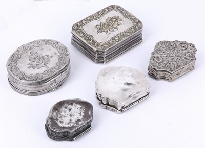 Lot 74 - A SELECTION OF FIVE TOILETRY AND SNUFF BOXES ...