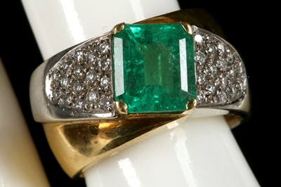 Lot 206 - An Italian 18ct gold, emerald and diamond set...