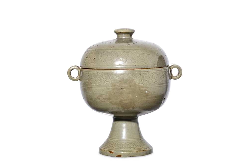 Foor Ritual Ceramic Lot 332 - A CELADON RITUAL FOOD VESSEL AND COVER, DOU.