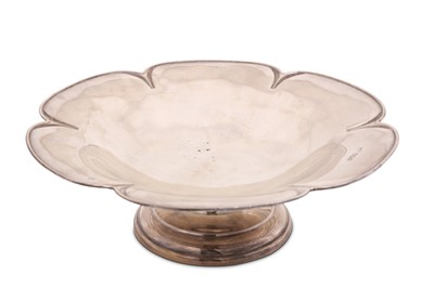 Lot 138 - An Elizabeth II silver bowl, Sheffield 1921,...