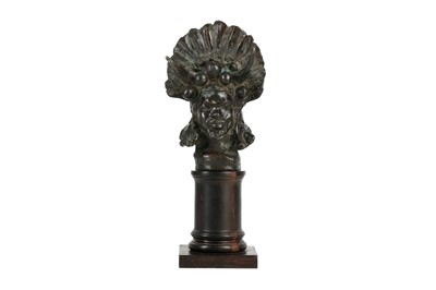 Lot 162 - AN EARLY 20TH CENTURY BRONZE HEAD OF A...