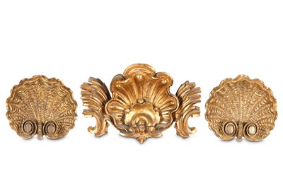 Lot 100 - THREE 18TH CENTURY ITALIAN GILTWOOD SHELL...