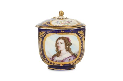 Lot 131 - A SEVRES-STYLE PORCELAIN SUGAR BOWL AND COVER,...