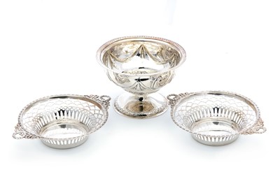 Lot 124 - A mixed group of antique sterling silver items,...