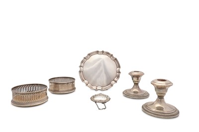 Lot 142 - A mixed group of silver items, including a...