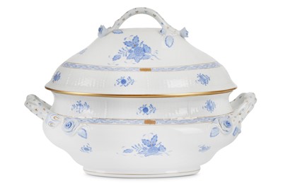 Lot 180 - A LARGE HEREND PORCELAIN TWIN-HANDLED TUREEN...