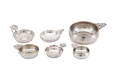 Lot 172 - A mixed group of 20th century silver items...