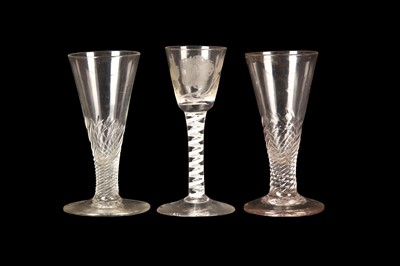 Lot 224 - AN OPAQUE TWIST WINE GLASS AND TWO WRYTHEN ALE...