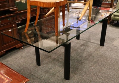 Lot 462 - A large modern clear glass topped dining table...