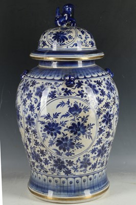 Lot 400 - A 20th Century Chinese export large blue and...