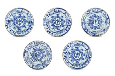 Lot 23 - A SET OF FIVE CHINESE BLUE AND WHITE DISHES....