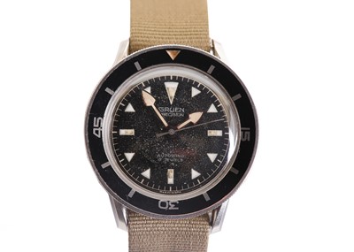 Lot 355 - GRUEN. A RARE STAINLESS STEEL AUTOMATIC DIVERS...
