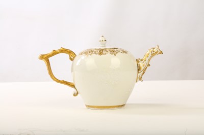 Lot 8 - A MEISSEN TEAPOT AND A COVER, circa 1730-35,...