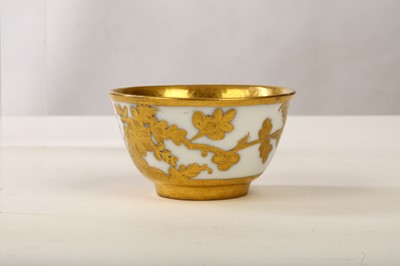 Lot 3 - A MEISSEN HAUSMALER TEABOWL AND SAUCER, circa...