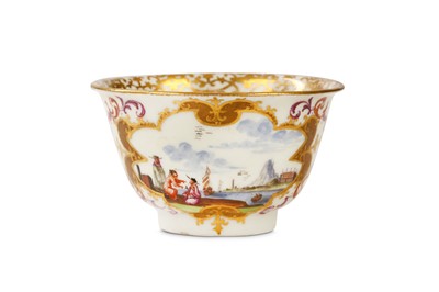Lot 114 - A MEISSEN TEABOWL, circa 1735, finely painted...