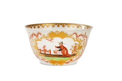 Lot 124 - A HAUSMALER-DECORATED CHINESE EXPORT PORCELAIN...