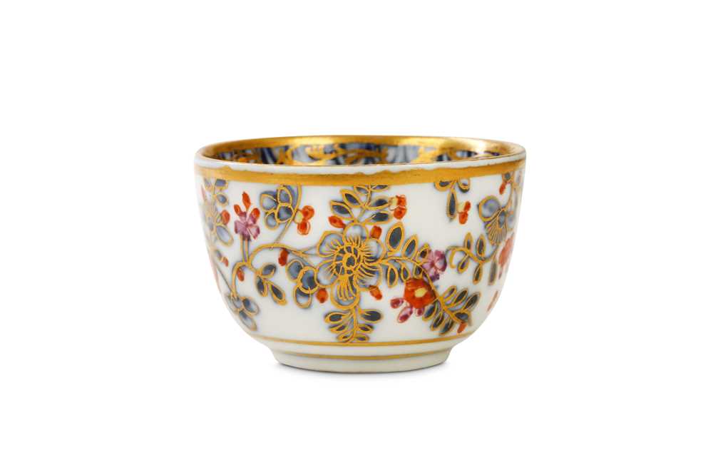 Lot 128 - A SMALL MEISSEN HAUSMALER TEABOWL, circa 1740,...