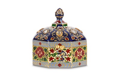 Lot 297 - A GEMSET ENAMELLED GOLD BOX Jaipur, Rajasthan,...