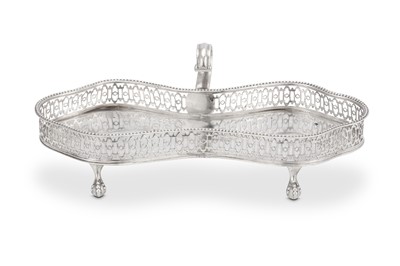 Lot 283 - A George III antique sterling silver snuffer’s...
