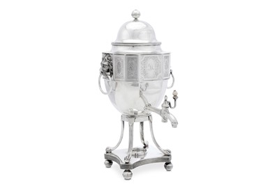 Lot 339 - An early 19th century American silver tea urn,...