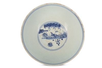 Lot 303 - A CHINESE BLUE AND WHITE 'DUCK' BOWL. 17th...