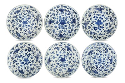 Lot 27 - A SET OF SIX CHINESE BLUE AND WHITE DISHES....