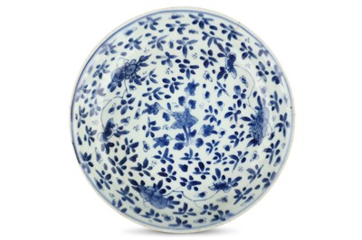 Lot 27 - A SET OF SIX CHINESE BLUE AND WHITE DISHES....