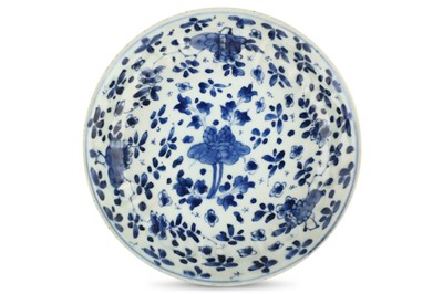 Lot 27 - A SET OF SIX CHINESE BLUE AND WHITE DISHES....