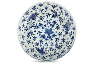 Lot 27 - A SET OF SIX CHINESE BLUE AND WHITE DISHES....