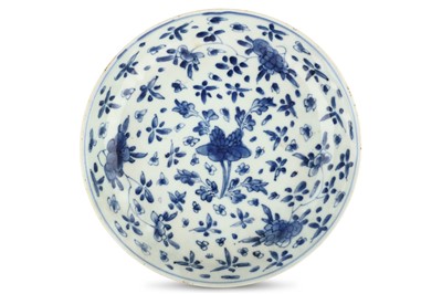 Lot 27 - A SET OF SIX CHINESE BLUE AND WHITE DISHES....